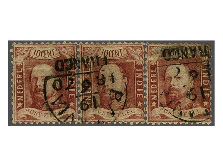 10 cent karmijnrood in strip van 3, vrijwel pracht ex. (linkerzegel miniem schaafplekje achterzijde en tandje missend), cat.w