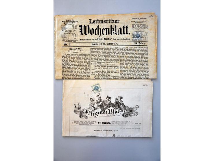 300 oude(re) poststukken w.b. briefkaarten, krantenzegels op complete kranten, oude fiscaalzegels op formulieren, pakketkaart