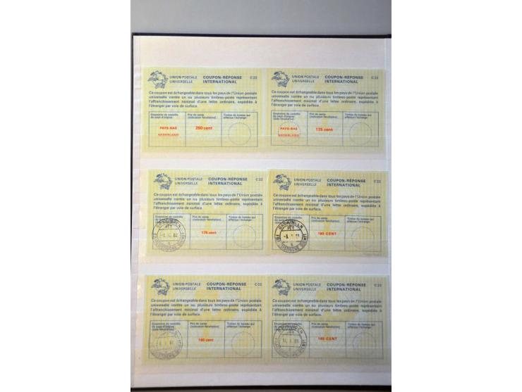 Hulpuitgifte 2½ op 50 cent oranjebruin tanding 14 kleine gaten met variëteit sterk verschoven opdruk, pracht ex. met certific