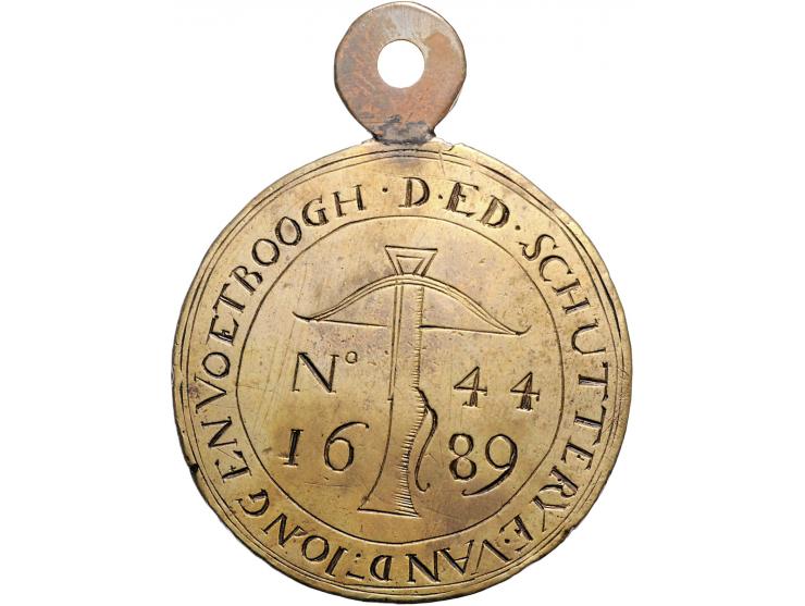 Historiepenningen 's-Hertogenbosch, 1689, Voetboogschutters nr.44, messing met aangezet oog, 49,2mm ZF