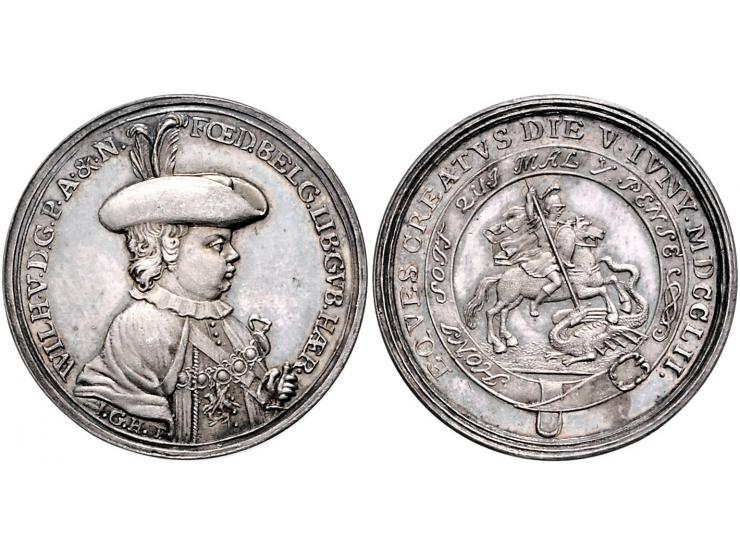 Historiepenningen 1752 Willem V 4 jaar Ridder van de Kousenband door J.G. Holtzhey VvL. 326 zilver PR