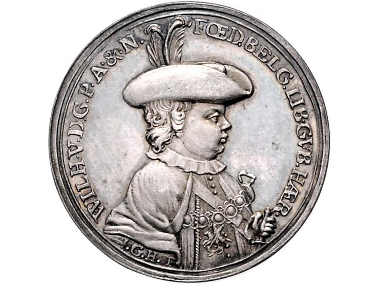 Historiepenningen 1752 Willem V 4 jaar Ridder van de Kousenband door J.G. Holtzhey VvL. 326 zilver PR