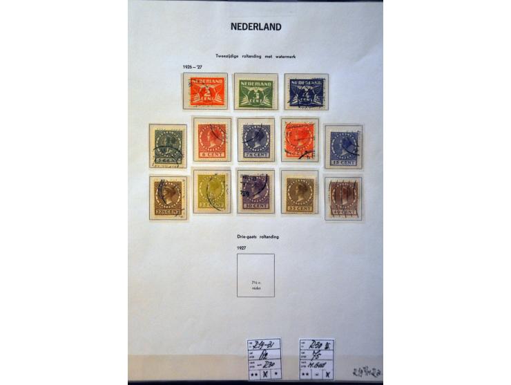 collectie 1852-1952 gestempeld en * met betere ex., roltanding (op 32 na compleet), port, dienst, internering etc. in insteek