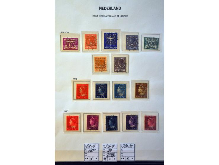 collectie 1852-1952 gestempeld en * met betere ex., roltanding (op 32 na compleet), port, dienst, internering etc. in insteek