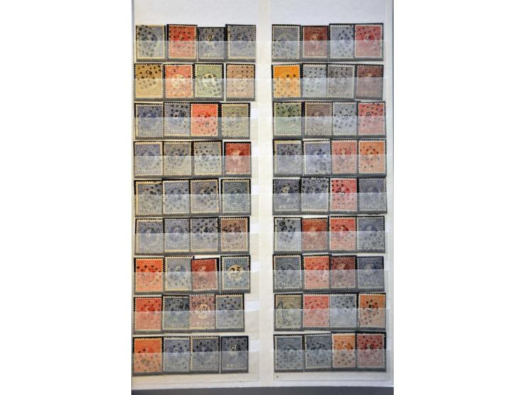 puntstempels, ruim 800  ex. op diverse waarden en emissies in insteekboek