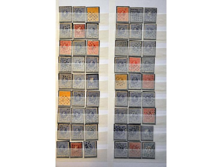 puntstempels, ruim 800  ex. op diverse waarden en emissies in insteekboek