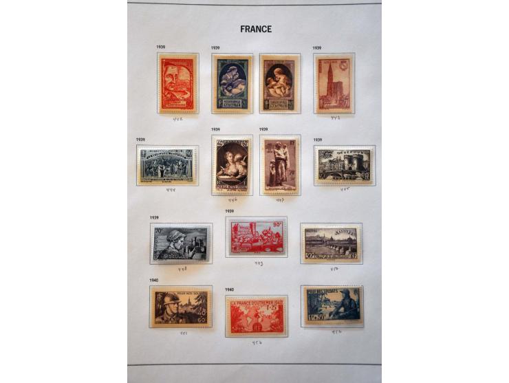 collectie 1871 - 2012 */** w.b. veel nominaal en roodborstje in 4 Davo albums