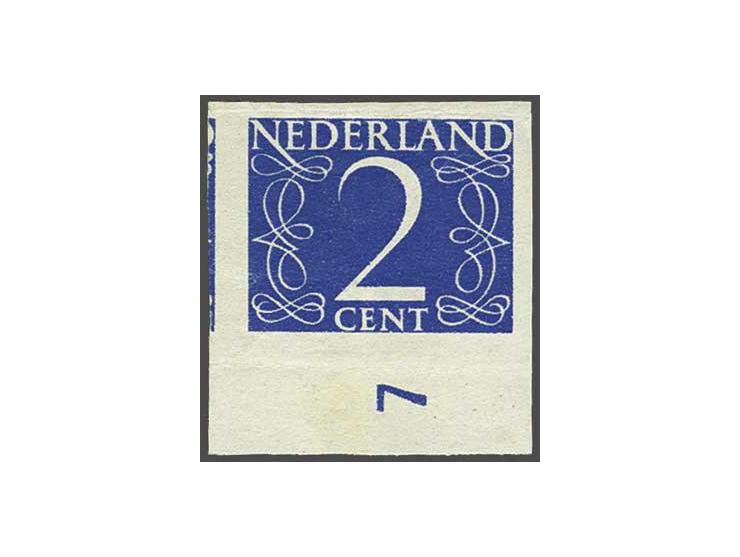 Van Krimpen 2 cent blauw met velrand met variëteit geheel ongeperforeerd, vrijwel pracht ex. (2 vouwtjes in velrand en zwart 