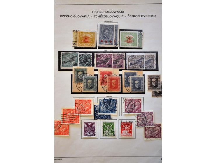 collection 1918-1972 including better materiaal, minisheets etc. in 3 albums