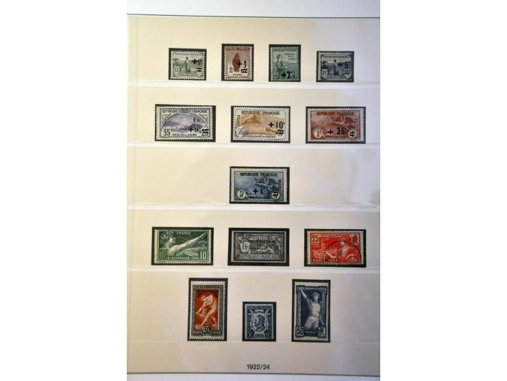 collection 1849-2001 after 1924 ** with many better stamps, sets, minisheets (a.o. Pexip), Airmail, Postage Due etc. in 9 Lin