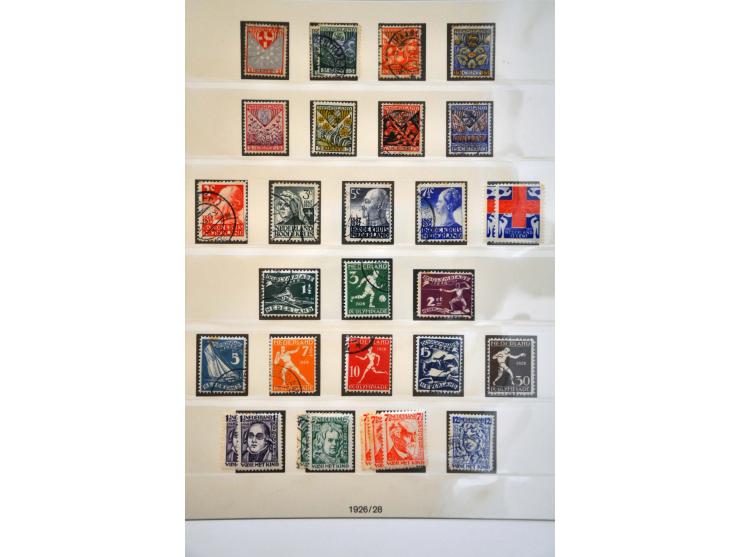 collectie 1852-2001 op hoofdnummers compleet met tevens port, dienst, roltanding, telegram etc. in deels gemengde kwaliteit i