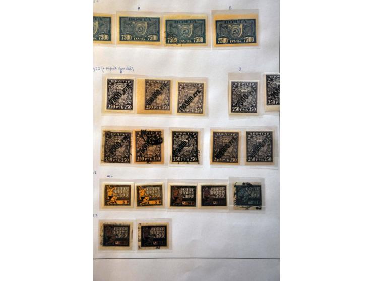 10 cent wijnrood pos. 21-23 in strip van 3 met velrand met halfrond-francostempel Banjoemaas (Voerman 200) en franco kastje, 