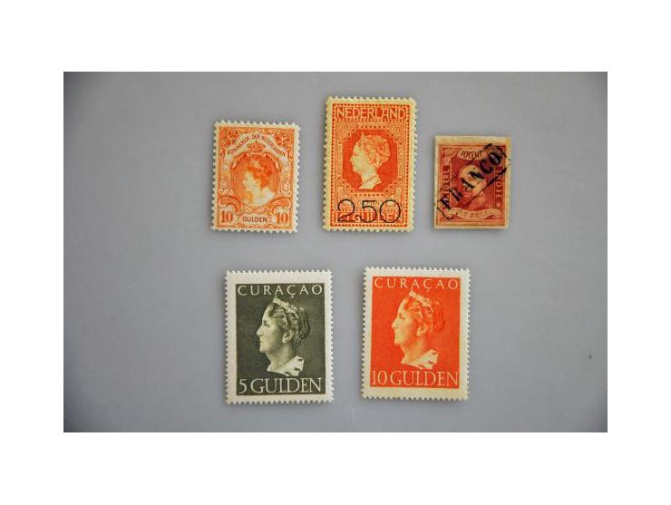 Nederland nr. 80 * en 104 *, Curaçao nrs. 180-181 ** en Indië nr. 1 gestempeld