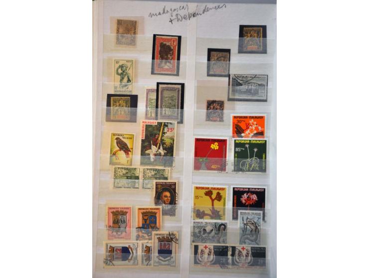 collection A-Z including better material, topical stamps etc. in stockbook