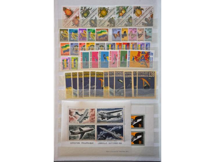 collection 1904-1992 mostly ** including booklets and mini-sheets attached in separate cover in  stockbook