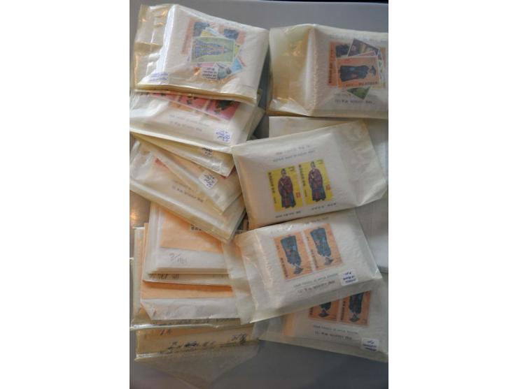 large stock minisheets ** including topics, sorted in glassines in 5 boxes, cat.v. over EUR 20.000