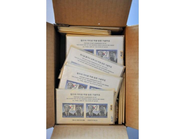 large stock minisheets ** including topics, sorted in glassines in 5 boxes, cat.v. over EUR 20.000