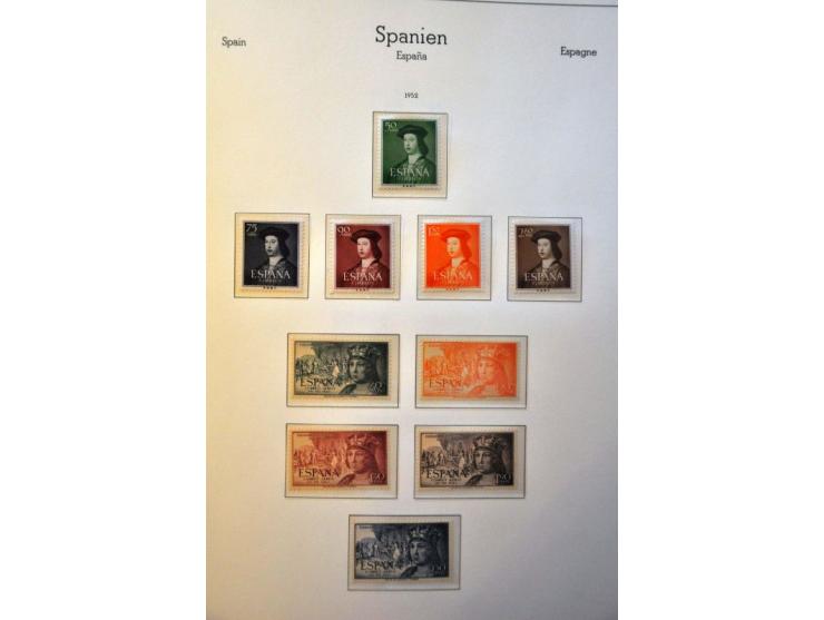 collection 1940-2000 mainly ** with better series and sets including Mi. 841-857A *, 948-949 *, 975-982 **, 1019-1020 ** etc.