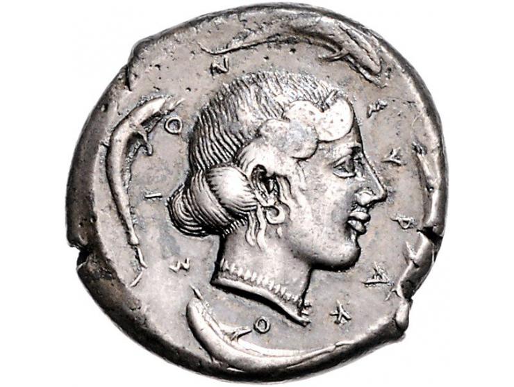 Griekse munten Sicily, Syracuse, Tetradrachm ca. 480-475: time of Hieron I, AR 25mm, 17.43 g. - Obv: Charioteer with long chi