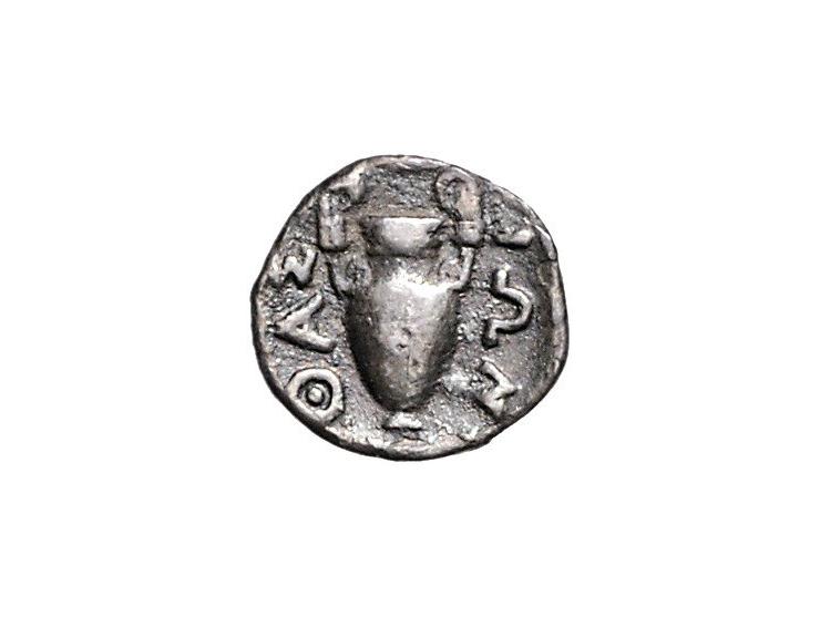 Griekse munten Thrace, Thasos, Trihemiobol ca. 404-340 BC, AR 11.1 mm, 0.77 g. - Obv: Satyr in kneeling-running stance holdin