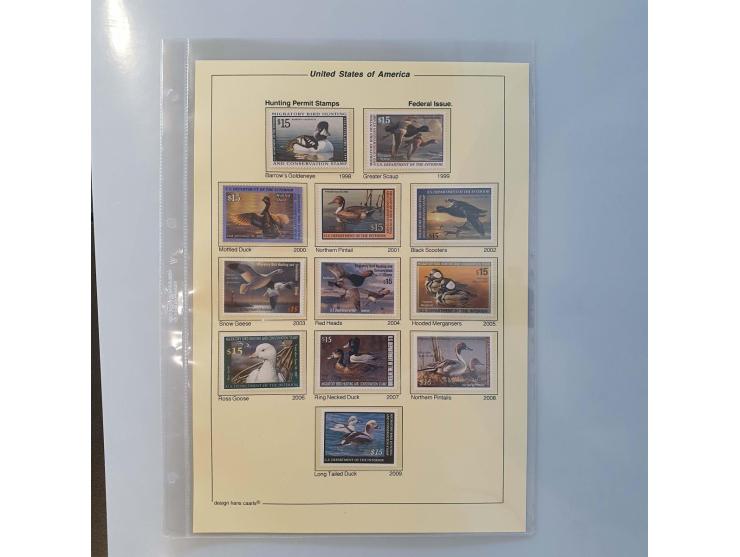 specialized collection 1935-2018 mainly ** with errors, color shifts, plate numbers, souvenir sheets, gutter pairs etc., many