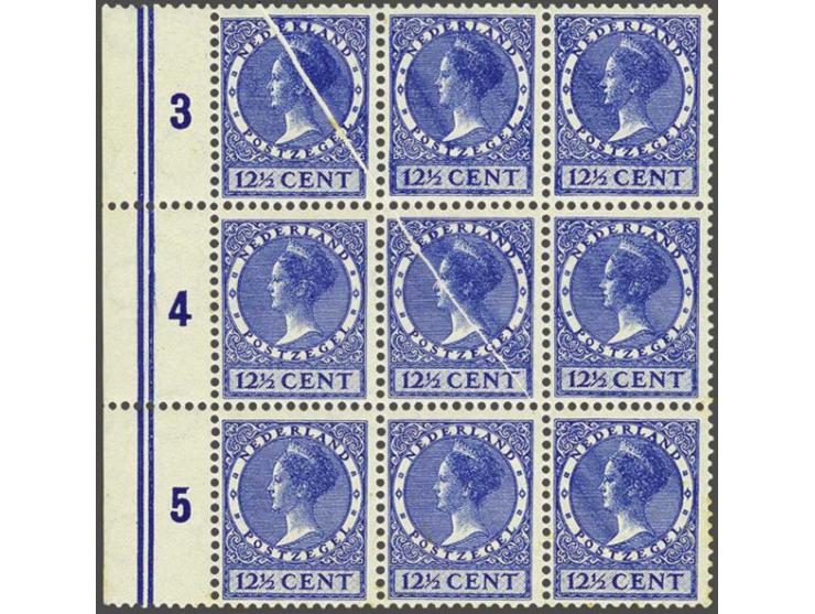 12½ cent blauw randblok van 9 ex. met variëteit mooie diagonale harmonicavouw (deels dubbeldruk veroorzakend) enkele bruine v