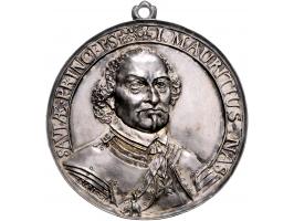 Historiepenningen 1655 Prins Maurits, eenzijdige draagpenning door Van Rijswijck, gegoten zilver met draagoog 59,5mm, 26,73gr