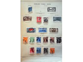 collectie 1858-1941 gestempeld met betere ex. en series en Levant op albumbladen