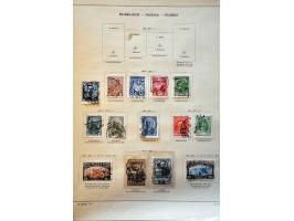 collectie 1858-1941 gestempeld met betere ex. en series en Levant op albumbladen