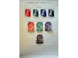 collectie 1858-1941 gestempeld met betere ex. en series en Levant op albumbladen