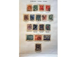 collectie 1858-1941 gestempeld met betere ex. en series en Levant op albumbladen