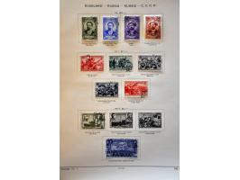 collectie 1858-1941 gestempeld met betere ex. en series en Levant op albumbladen