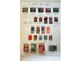 collectie 1858-1941 gestempeld met betere ex. en series en Levant op albumbladen