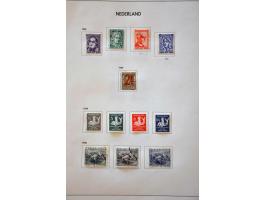 collectie 1852 - 1974  gebruikt */**, w.b. port en roltanding in Davo standaard album