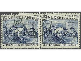 Rembrandt 12½ cent blauw in horizontaal paar met variëteit 2 harmonicavouwen, pracht ex. 