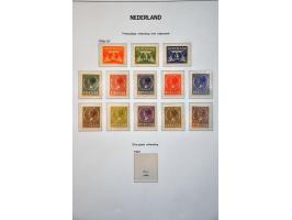 collectie 1852-1988 (*)/*/** met betere ex. en series inclusief roltanding en luchtpost in deels gemengde kwaliteit in Davo a